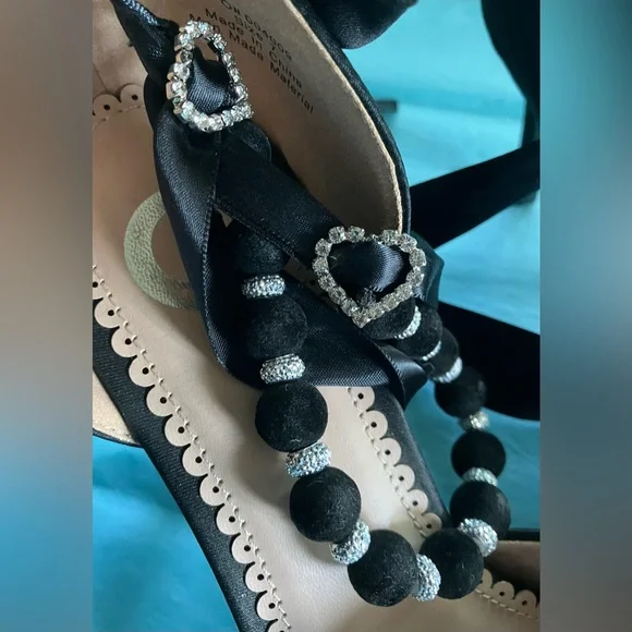NWOT Chic Black Satin Bow Heels Velvet Beaded Rhinestone Heart Accents - Picture 3 of 7